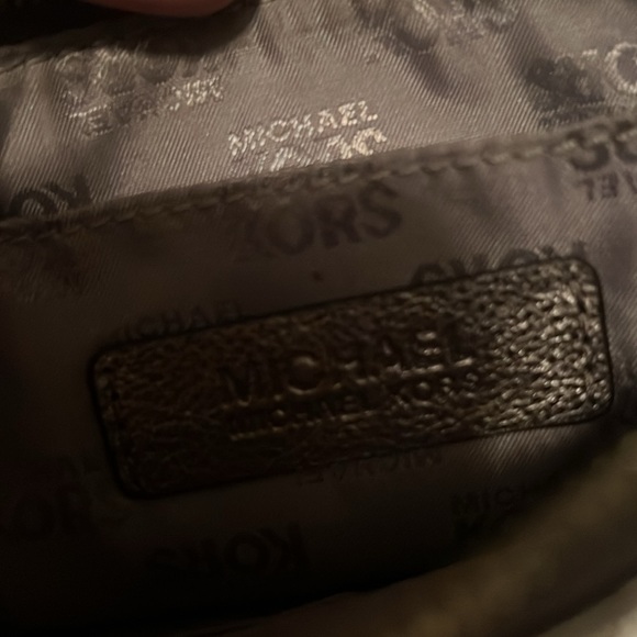 MK wrist bag like new used very few times smoke free - Picture 5 of 7